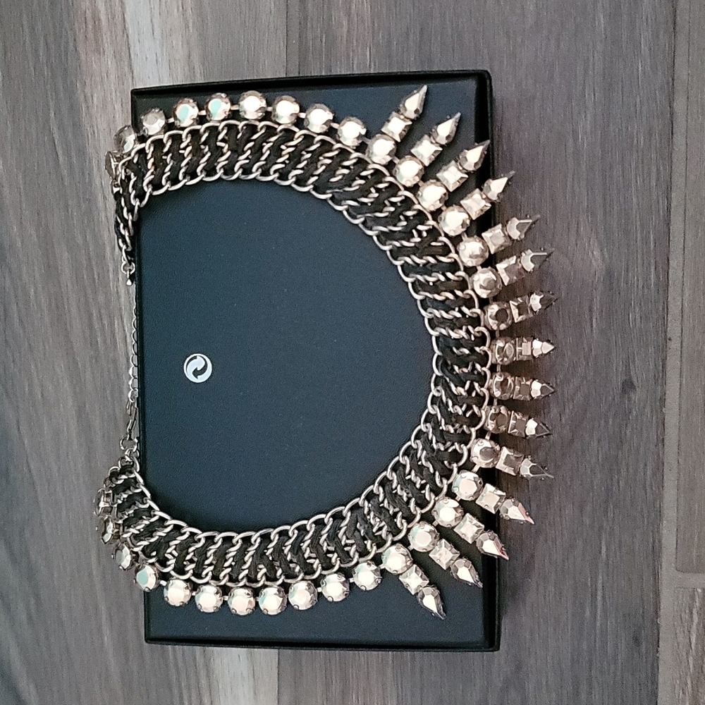 Bcbg black and gold necklace